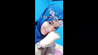 Sensuale Principessa Indonesiana Si Esibisce In Bigo Live