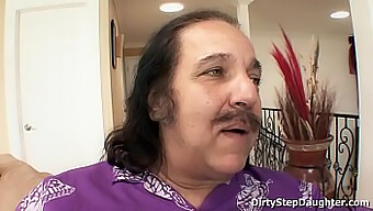 Ron Jeremy Menikmati Hubungan Yang Penuh Nafsu Dengan Putri Tirinya Yang Cantik, Lynn Love