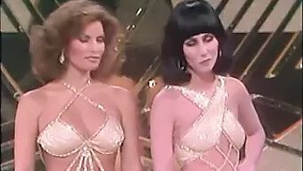 Cher A Raquel Welch V Smyslném Setkání S Milfkou