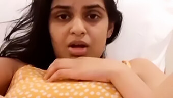 Sri Lankan Beauty Indulges In Vibrator Play