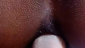 Close-Up De Ação Anal E Vaginal Hardcore Com Latina Tatuada