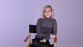 Kiernan Shipka ท้าทายการช่วยตัวเองเดี่ยวที่น่ารัก