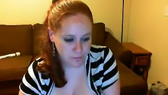 Rousse Voluptueuse, Belles Grosses Femmes Se Font Plaisir Devant La Webcam