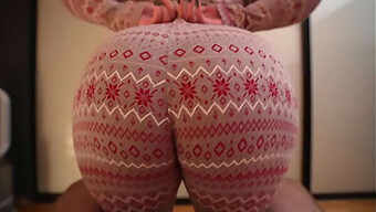 Amateur Pov Video Van Een Grote Kont Babe Die Geneukt Wordt Op Xmas