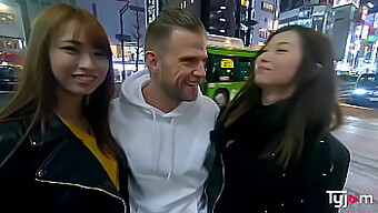 Japon Güzeller Mona Ayami Ve Tsubaki Kato, Bir Aşk Dentinde Tutkulu Bir Üçlüye Dalıyorlar