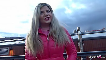 La Joven Exploradora Alemana Bella Habla Sucio Para Tener Sexo En La Calle