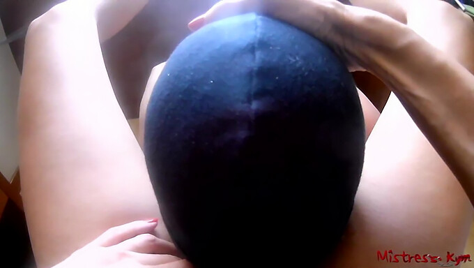 Bu Pov Videosunda Cunnilingus Mistress Kym'In En Üst Düzey Zevkini Yaşayın