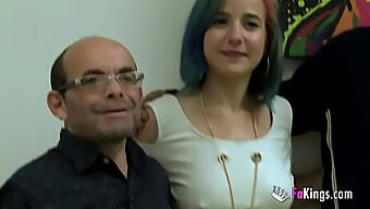 Amara Impara La Realtà Del Porno Con Un Brutto Padre E Figlio In Un Trio Tatuato!