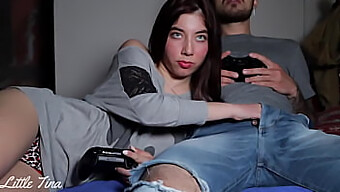 Un Meci Amical De Fifa Duce La O Handjob Fierbinte Și Sex Anal Cu Iubita Prietenului Meu