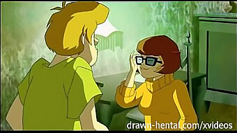 Scooby Doo的velma在这个hentai卡通中变得淘气