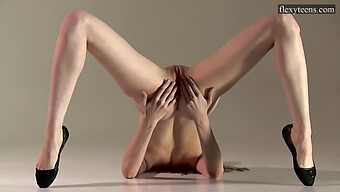 Acrobatic Sofia Zhiraf'S Nude Body On Display