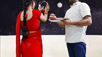 ปรียาแต่งงานใหม่ตามใจ Karva Chauth ครั้งแรกของเธอด้วยการมีเพศสัมพันธ์ทางปากใต้ท้องฟ้าที่เปิดโล่ง ทั้งหมดถูกจับเป็นภาษาฮินดีที่ชัดเจน