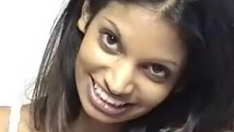 Indian Mandy Primește Umilință Facială