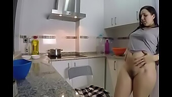 Jesús Sanchez E Pamela Sánchez Em Um Sexcapade Na Cozinha