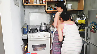 Jovem Colombiana Fica Selvagem E Safada Na Cozinha.