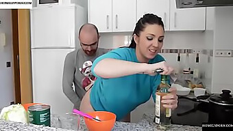 ¡pamela Y Jesús En Un Caliente Encuentro En La Cocina! ¡tiene Grandes Tetas Y Culo Caseros Como Espectacular! ¡no Te Lo Pierdas!