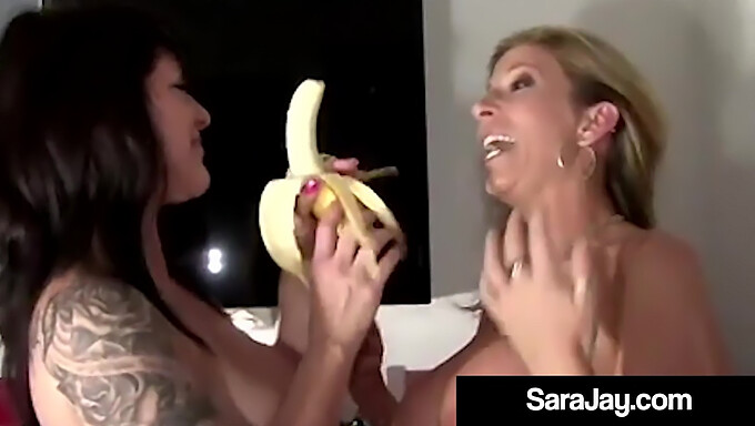 ¡las Milfs Sara Jay Y Daisy Rock Se Entregan Al Juego Apasionado De Tetas!