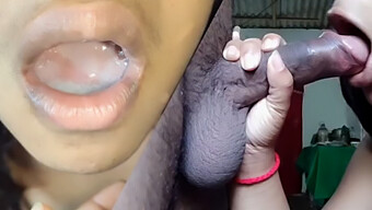 Sri Lankan Teen Receives Facial Cumshot In Amateur Video