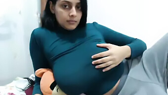 A Voluptuous Indian Webcam Model Indulges In Self-Pleasure On Camera