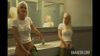 Das Unvergessliche Oralvergnügen Von Jesse Jane Und Riley Steele Beim Dreier Im Badezimmer