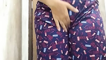 Indian Teen Showcases Her Skills In A Steamy Bathroom Session With Her Boyfriend